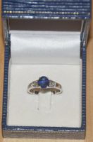 Fingerring aus Weissgold mit Saphir, Diamanten und Brilliant