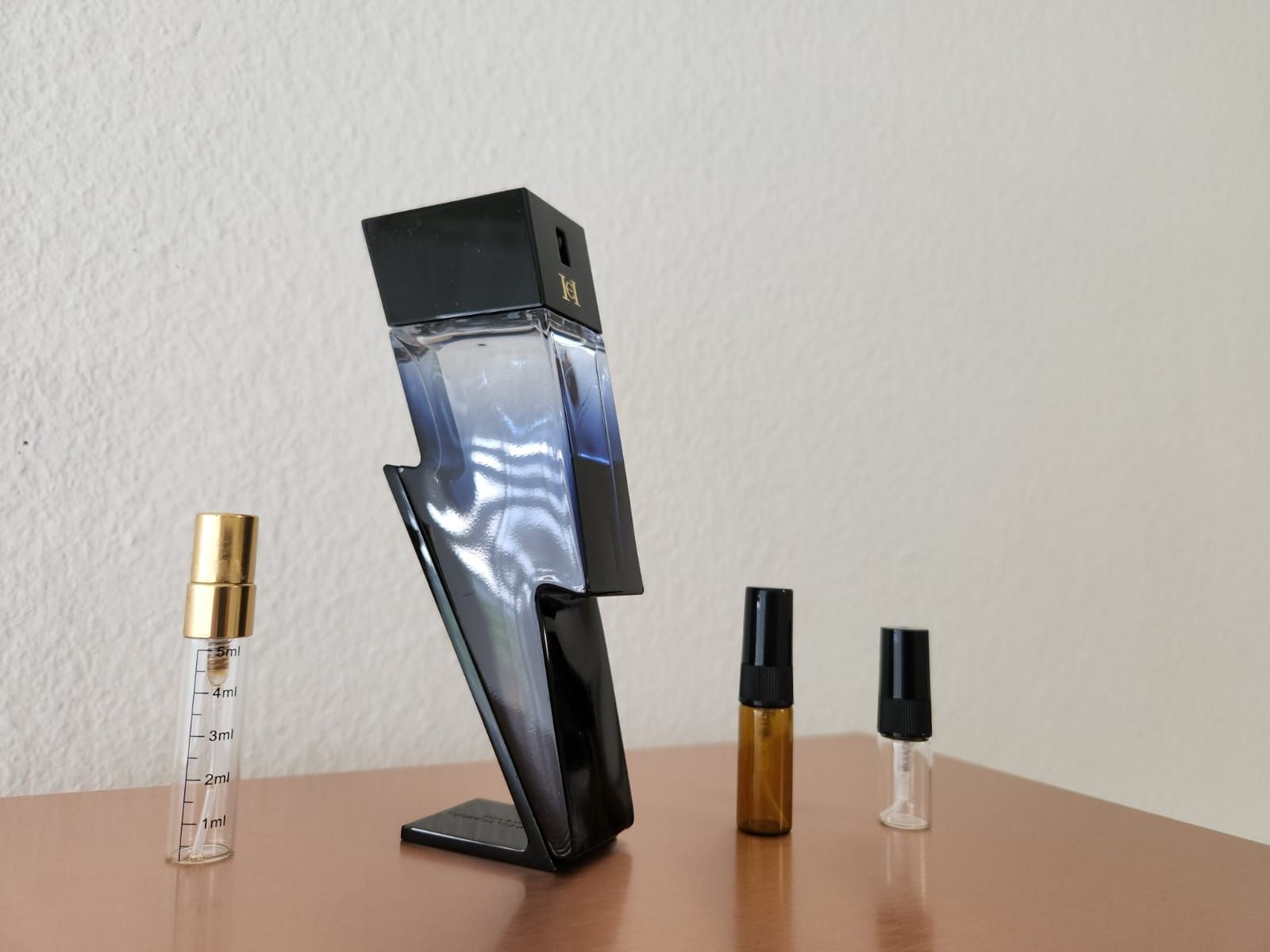 Carolina Herrera Profumi & Eau de Toilette: Carolina Herrera Bad Boy Cobalt – Nuovo (secondo la descrizione) da Utzigen venduto da DRAGONY23 1