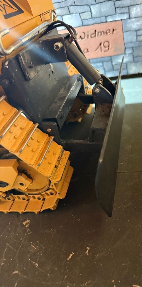 Modellismo RC: RC Bulldozer, Planierraupe 1:14 Hydraulisch – Usato da Altdorf UR venduto da modellbau-widmer 4