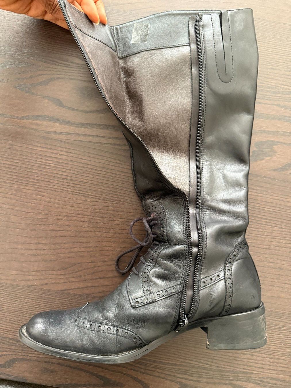 Scarpe da donna: 32. Bottes en cuir – Usato da Le Locle venduto da tchanatakoua 2