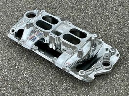 Edelbrock 7525 hochglanzpolierte Ansaugspinne Dual-Quad Air-