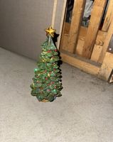 Weihnachtsbaum mit Stern und Lichtern Dekoration