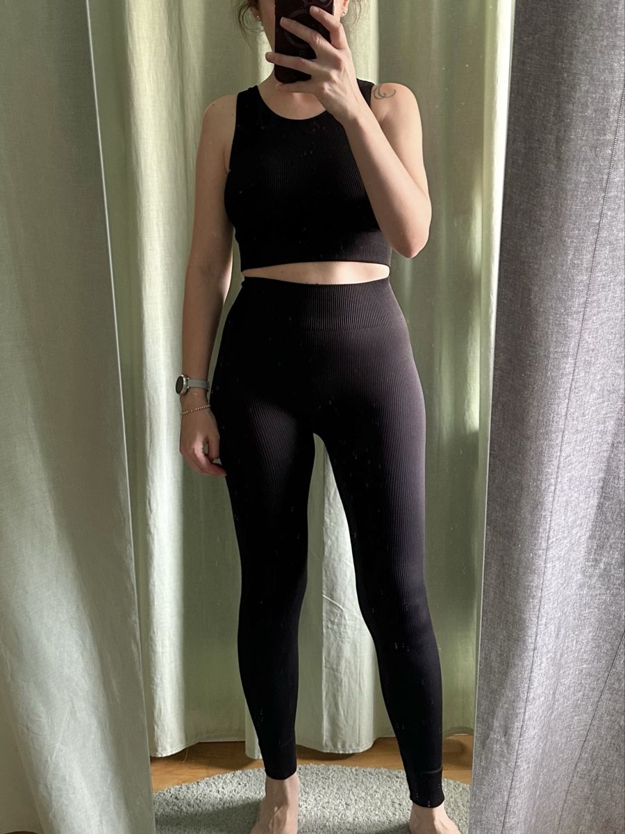 Only Leggings: Seamless Gym / Yoga Set – Nuovo e nell'imballaggio originale da Uitikon Waldegg venduto da MGC