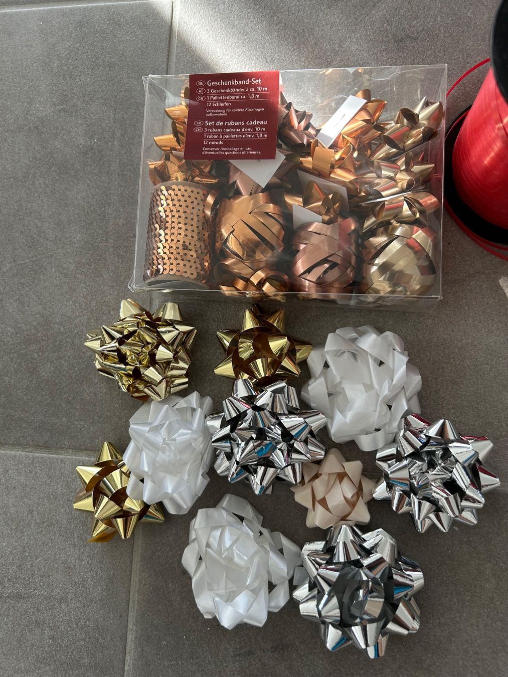 Rubans décoratifs: Geschenkbändeli – D'occasion à Tuggen par Nadia4488 2