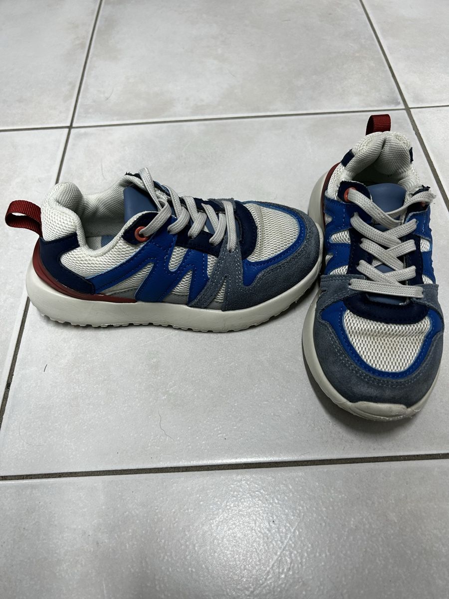 Schuhe für Jungen: Baskets enfant, taille 27 – Gebraucht aus Mont-sur-Rolle von Rizzoalma 1