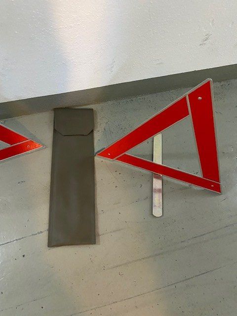 Accessori per altri veicoli: 2 X PANNENDREIECK  CH ARMEE – Usato da Chur venduto da silbermon 2
