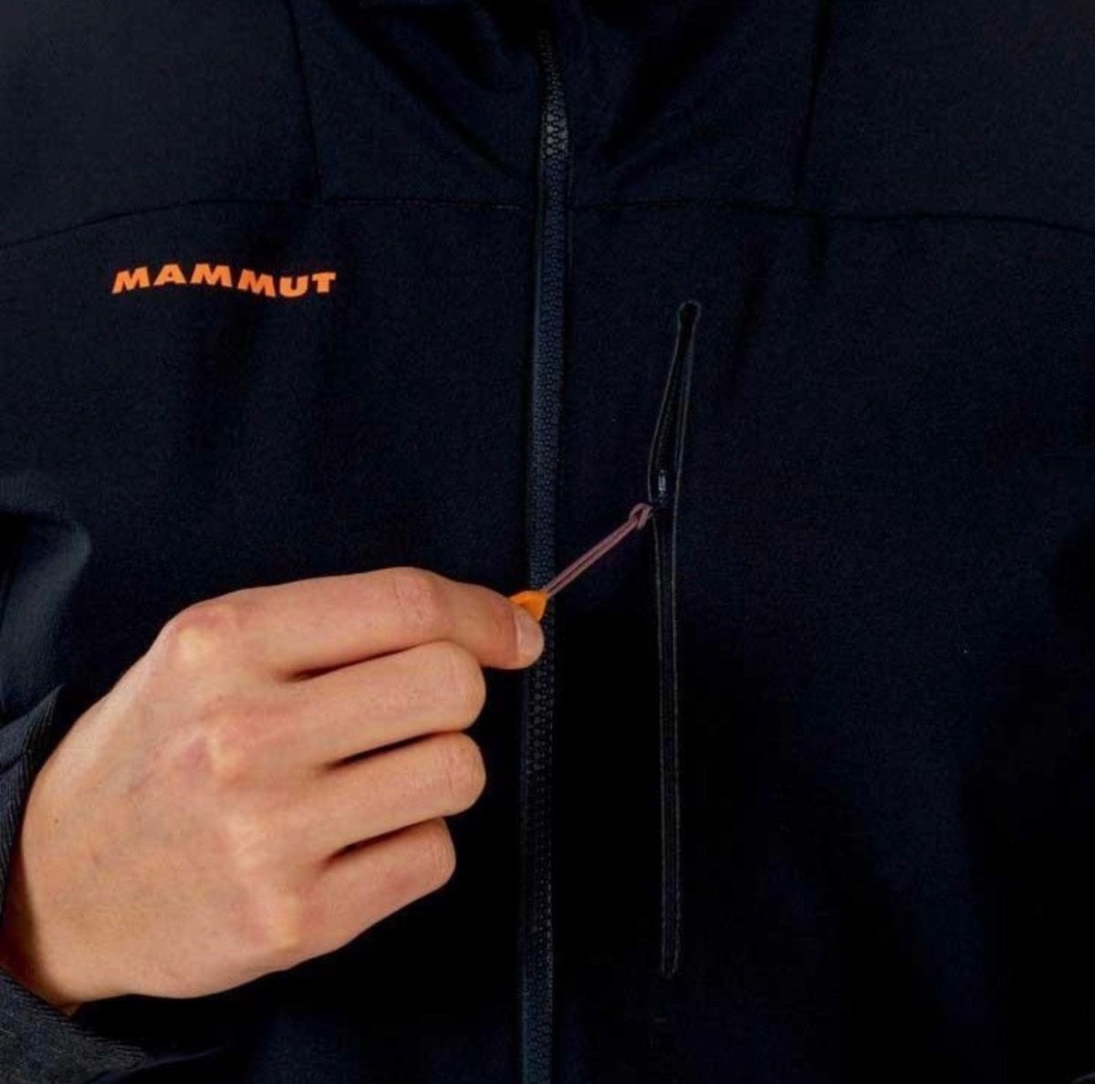 Mammut Giacche: Mammut Eisfeld Light Softshell Jacke S – Nuovo (secondo la descrizione) da Zürich venduto da Altruisti 4