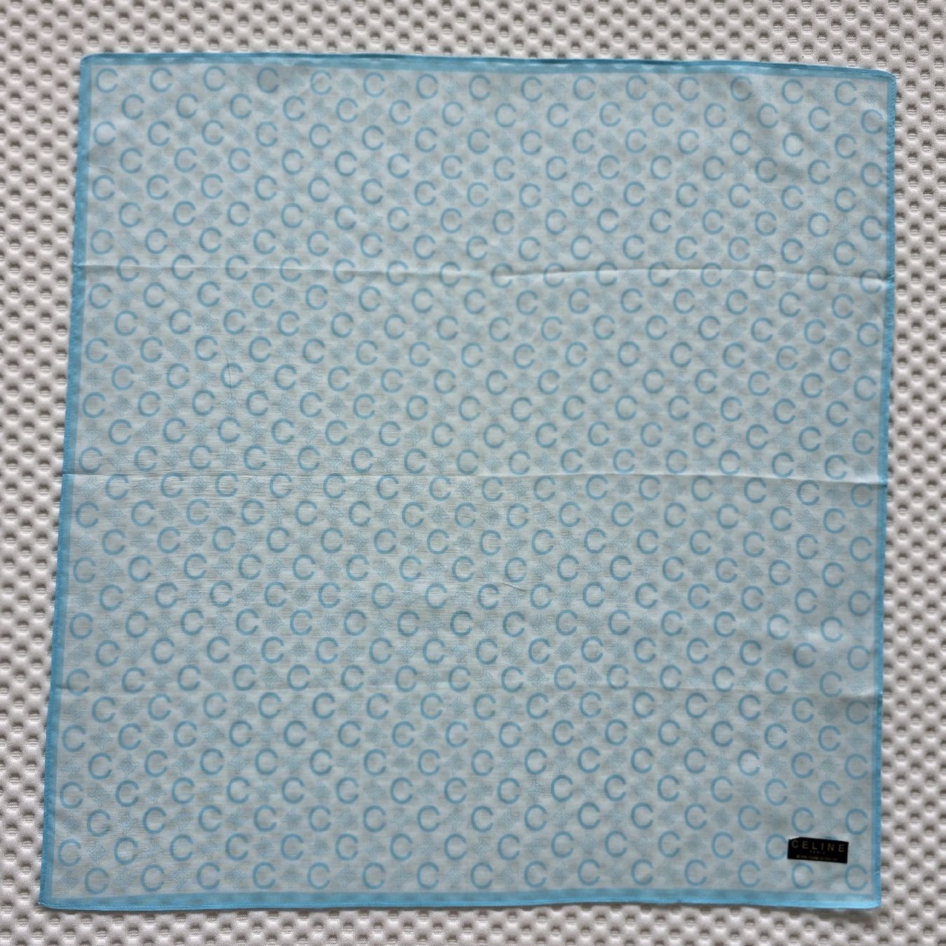 Celine Foulard & Sciarpe: Céline Tuch 48x48 cm – Hellblaues Monogramm – Nuovo (secondo la descrizione) da Zürich venduto da LIMAR 3