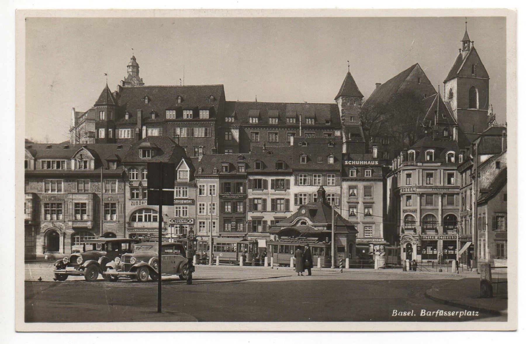 Cartoline postali: BASEL Barfüsserplatz ,Strassenbahn, Tram, Oldtimer, Auto – Usato da Jona venduto da philajona