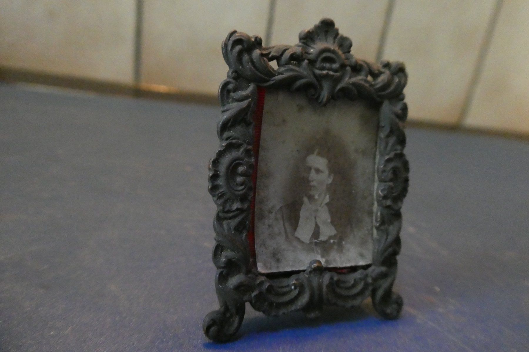 Cornici: petit cadre métal ancien – Usato da Fontaines NE venduto da monloisir 1