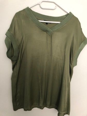 Damenbluse olive, Gr. 40 von More&More, neu