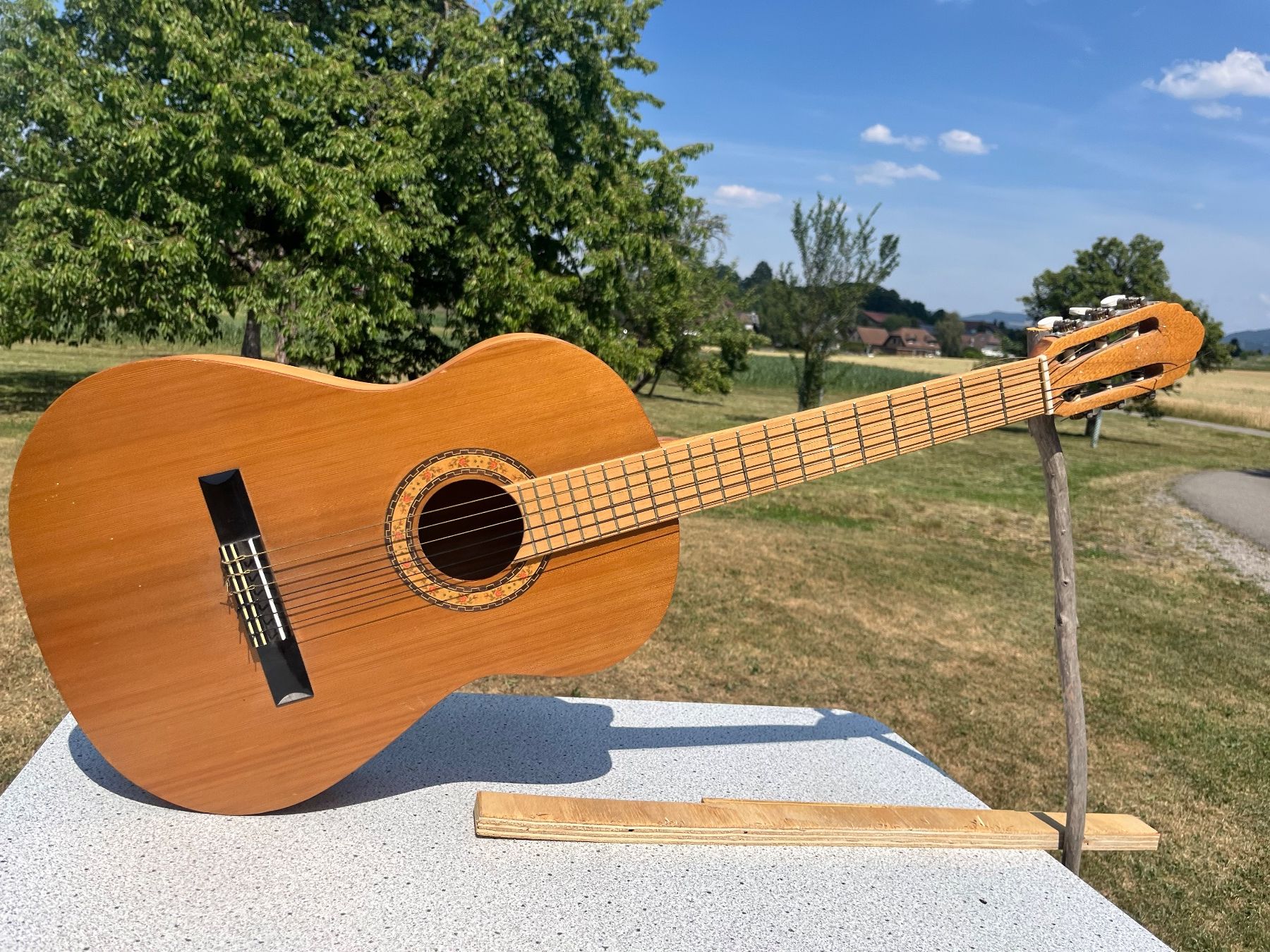 Instruments de musique: Span. Konzertgitarre – D'occasion à Allmendingen b. BE par juair 4