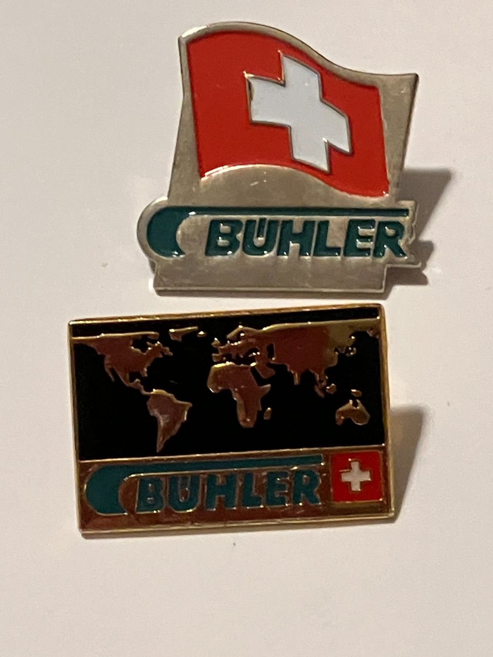 Placchette & Badge: 2 Pin Bühler CH – Usato da Basel venduto da djwwpp
