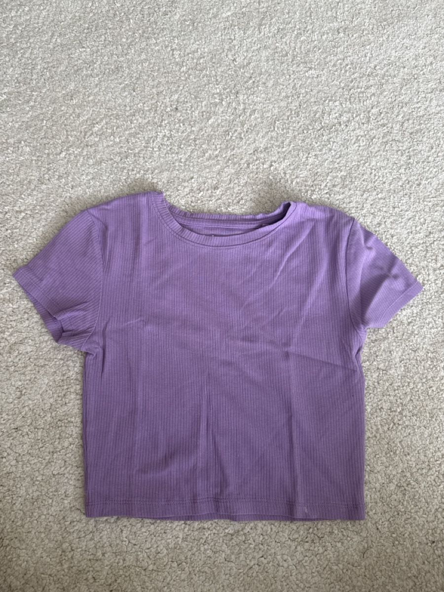 Tops: Lila Croptop – Gebraucht aus St. Niklausen LU von car_2562