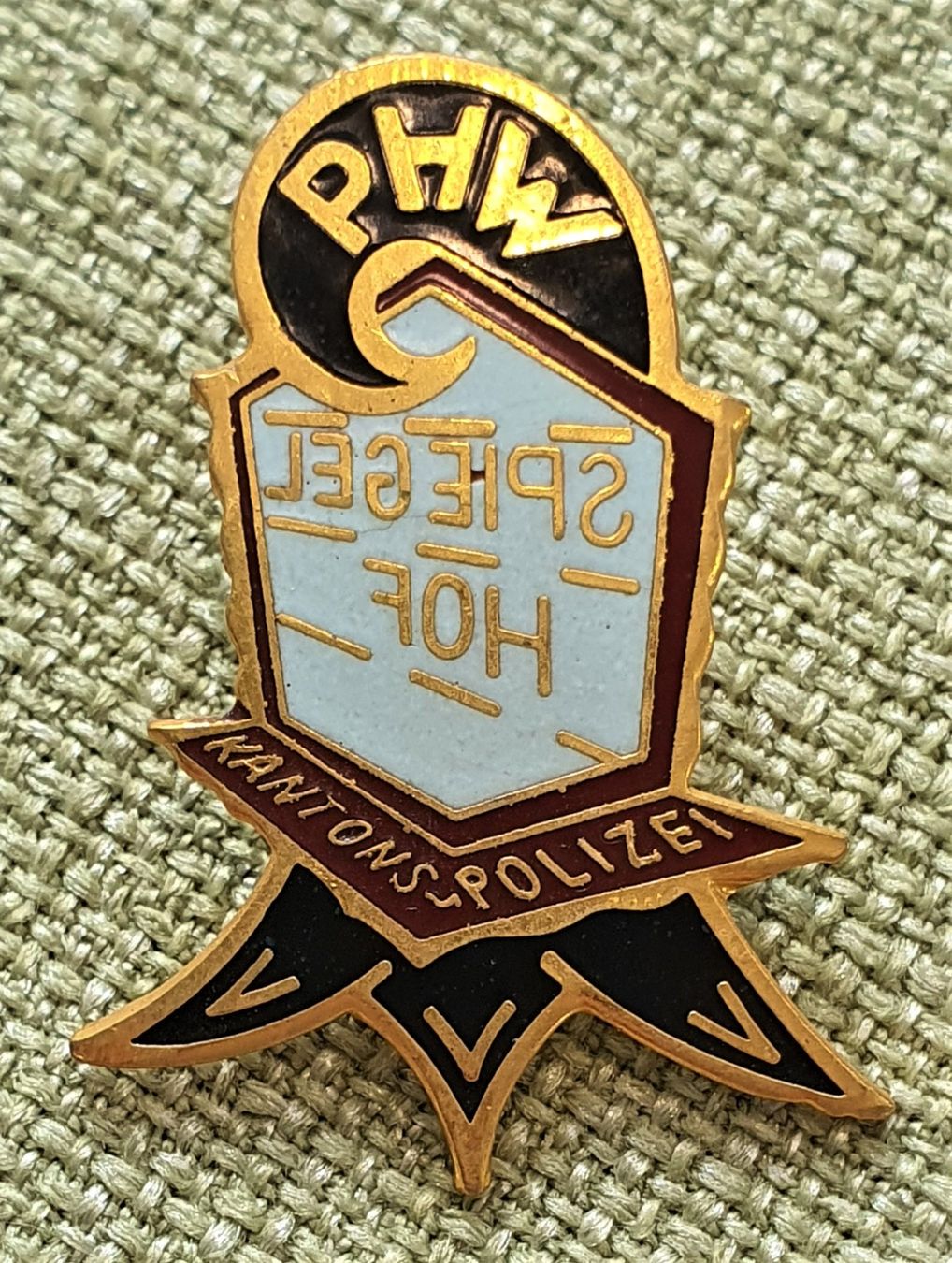 Plaketten & Abzeichen: P240 - Pin Kantons-Polizei Posten Spiegelhof Basel PHW – Gebraucht aus Reinach BL von Boston-Verkauf