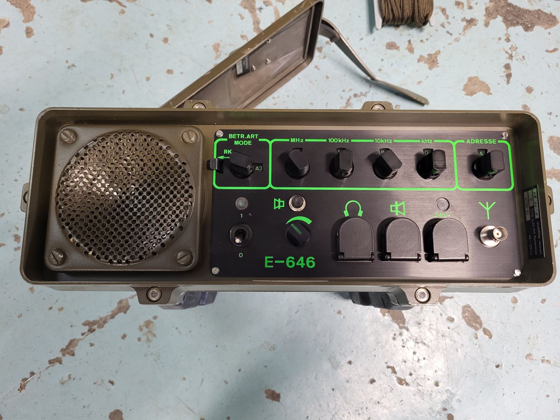 Radiocomunicazione: Armeeantenne mit Empfänger  E-646 – Usato da Brügg BE venduto da POU-BELLE 5