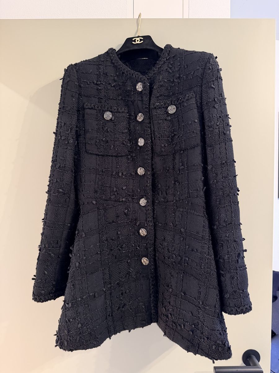 Chanel Giacche: Chanel Tweed 2023 Runway Jacket – Nuovo (secondo la descrizione) da Meilen venduto da ana_nln9 1