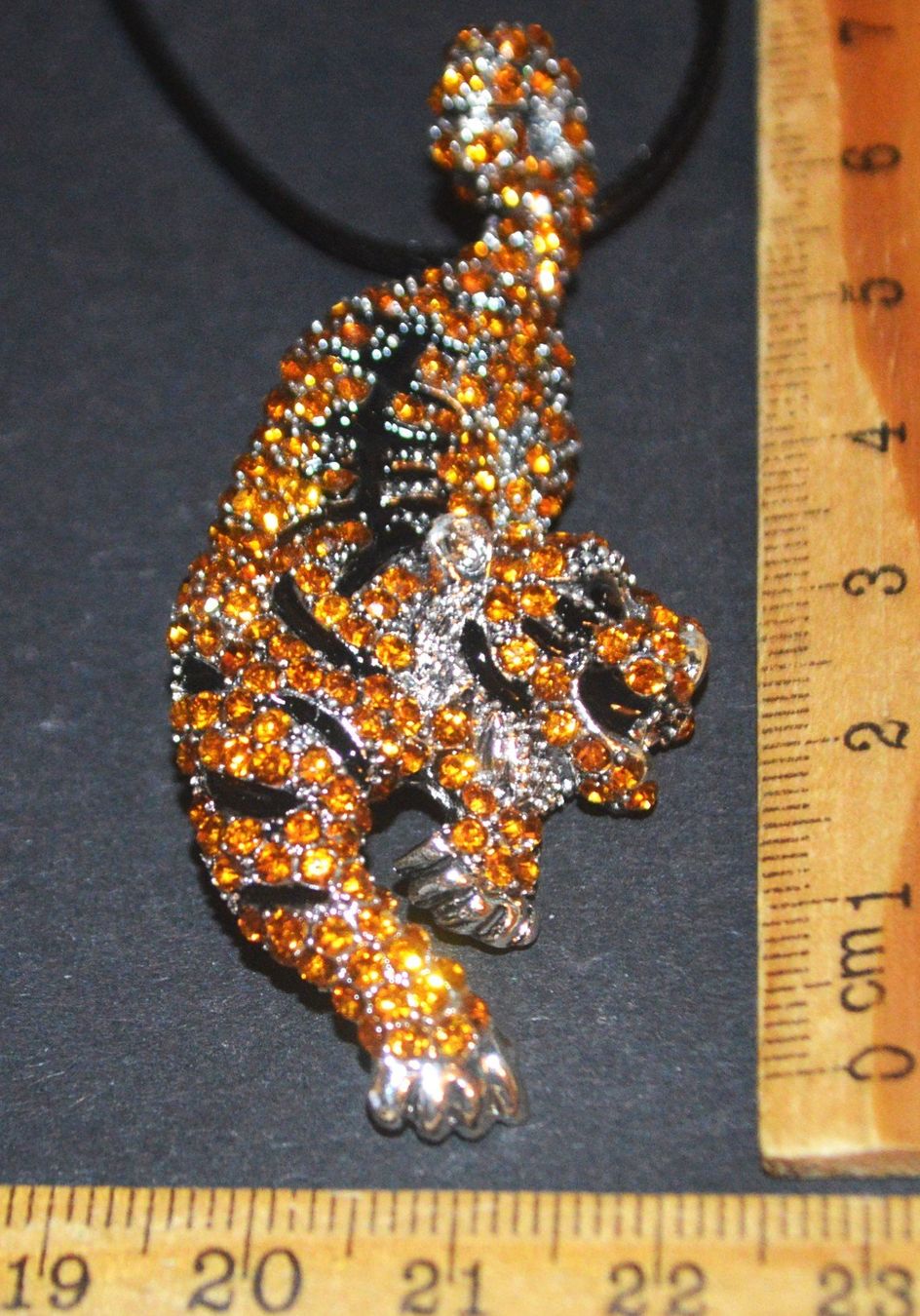 Broschen & Nadeln: Brosche oder Halskette K-1424F – Tiger - Emaille & Strass Go – Neu und originalverpackt aus Goldiwil (Thun) von han_v5b7 3