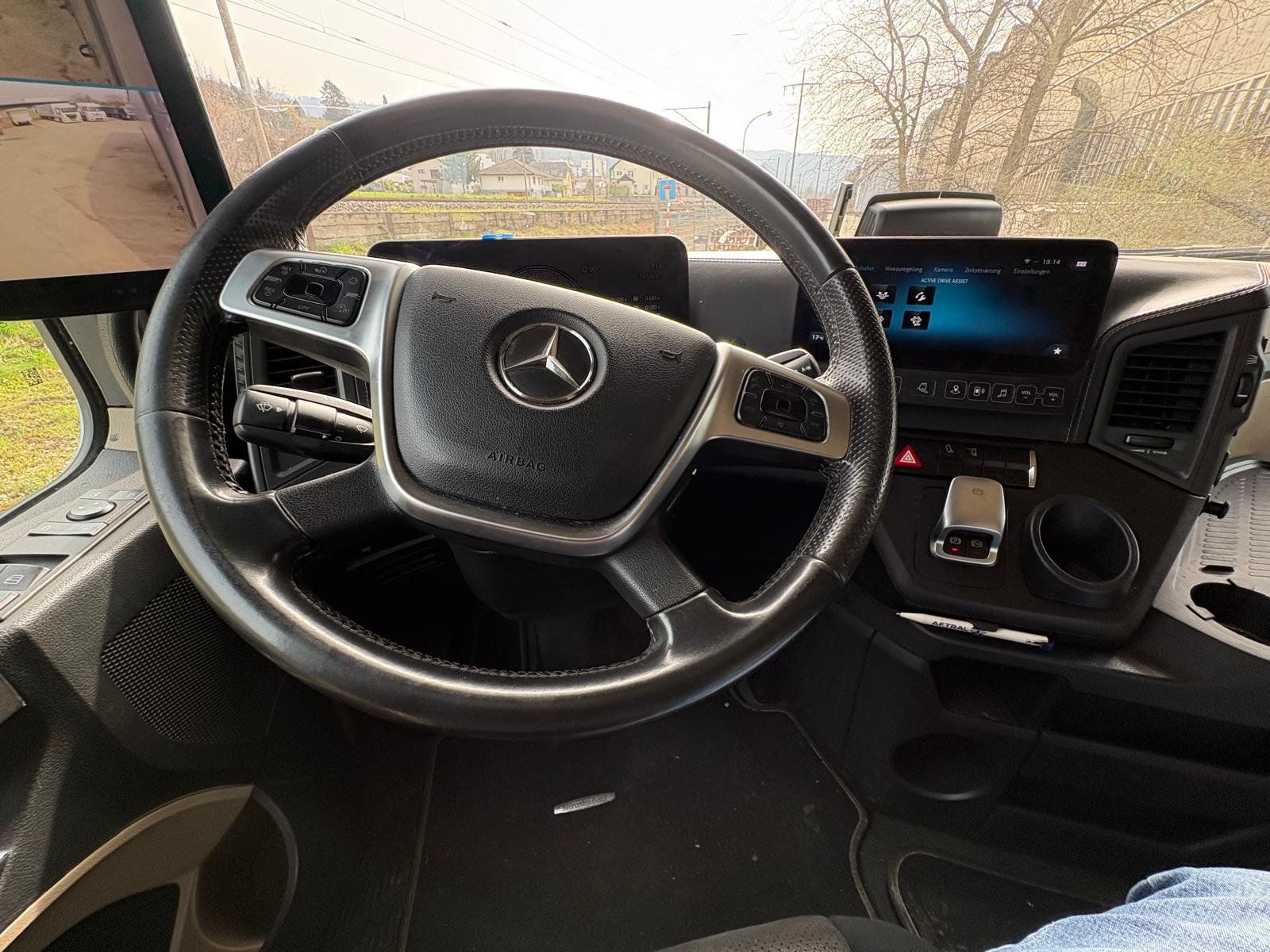 Mercedes-Benz Lastwagen: Mercedes Benz "Edition" Actros 1853 – Gebraucht aus Reinach BL von Swiss-itech.com 2
