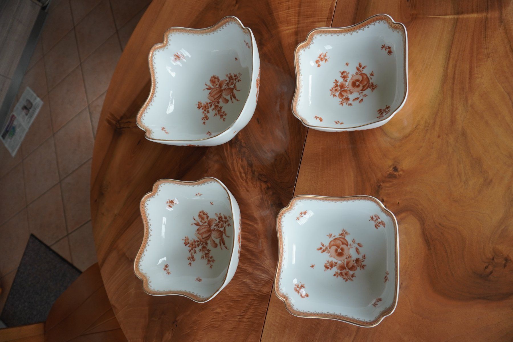 Hutschenreuther Set di piatti: Hutschenreuther Service 8-teilig – Usato da Reinach AG venduto da Calendula_off 2