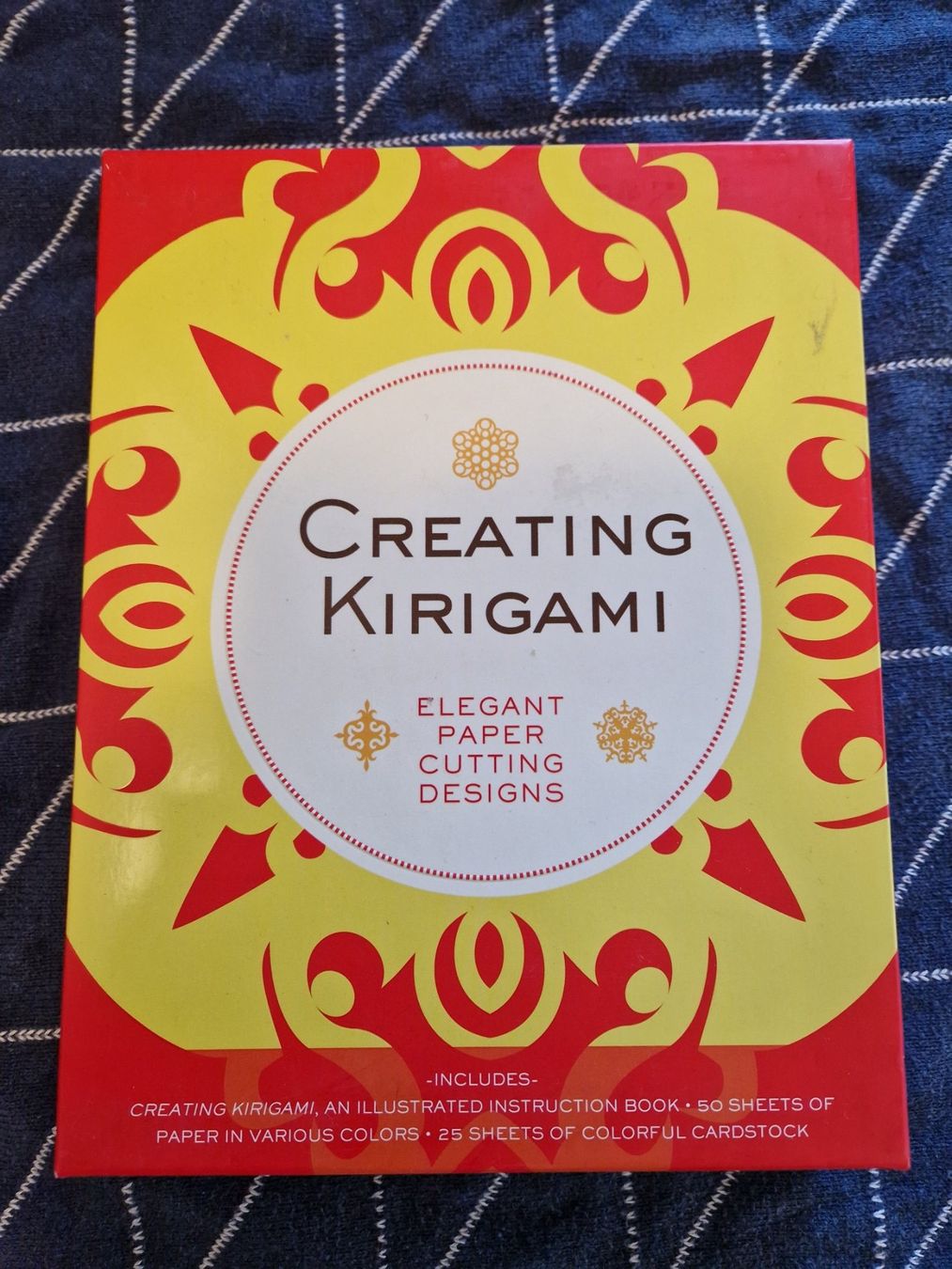 Kit bricolage: Buch: Creating Kirigami, mit Papier, neuwertig – Usato da MUEHLAU venduto da ibo_5c7d