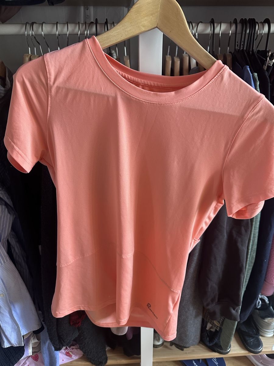 T-shirts: Sport Tshirt Gr. 36 von Perform – D'occasion à Münsingen par Secondhand89