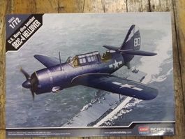 ACADEMY 12406 US.Navy SB2C-4 Helldiver Flugzeug Bausatz 1:72