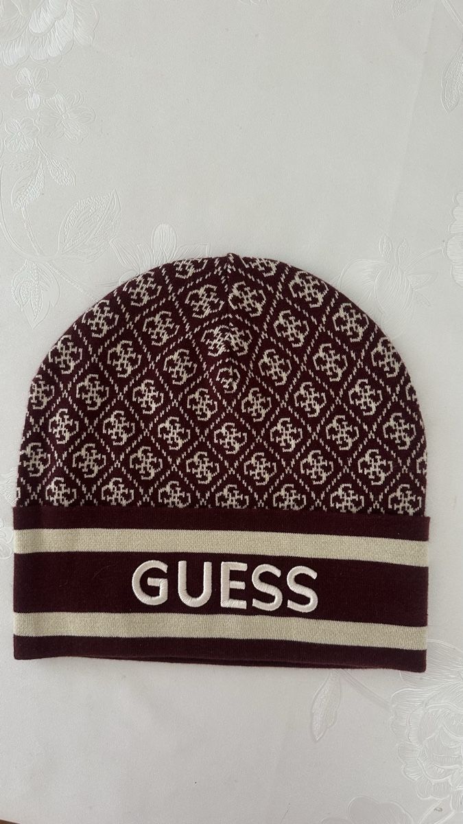 Guess Copricapi, berretti & cappellini: Guess Mütze – Nuovo (secondo la descrizione) da Wettingen venduto da adr_p7zx