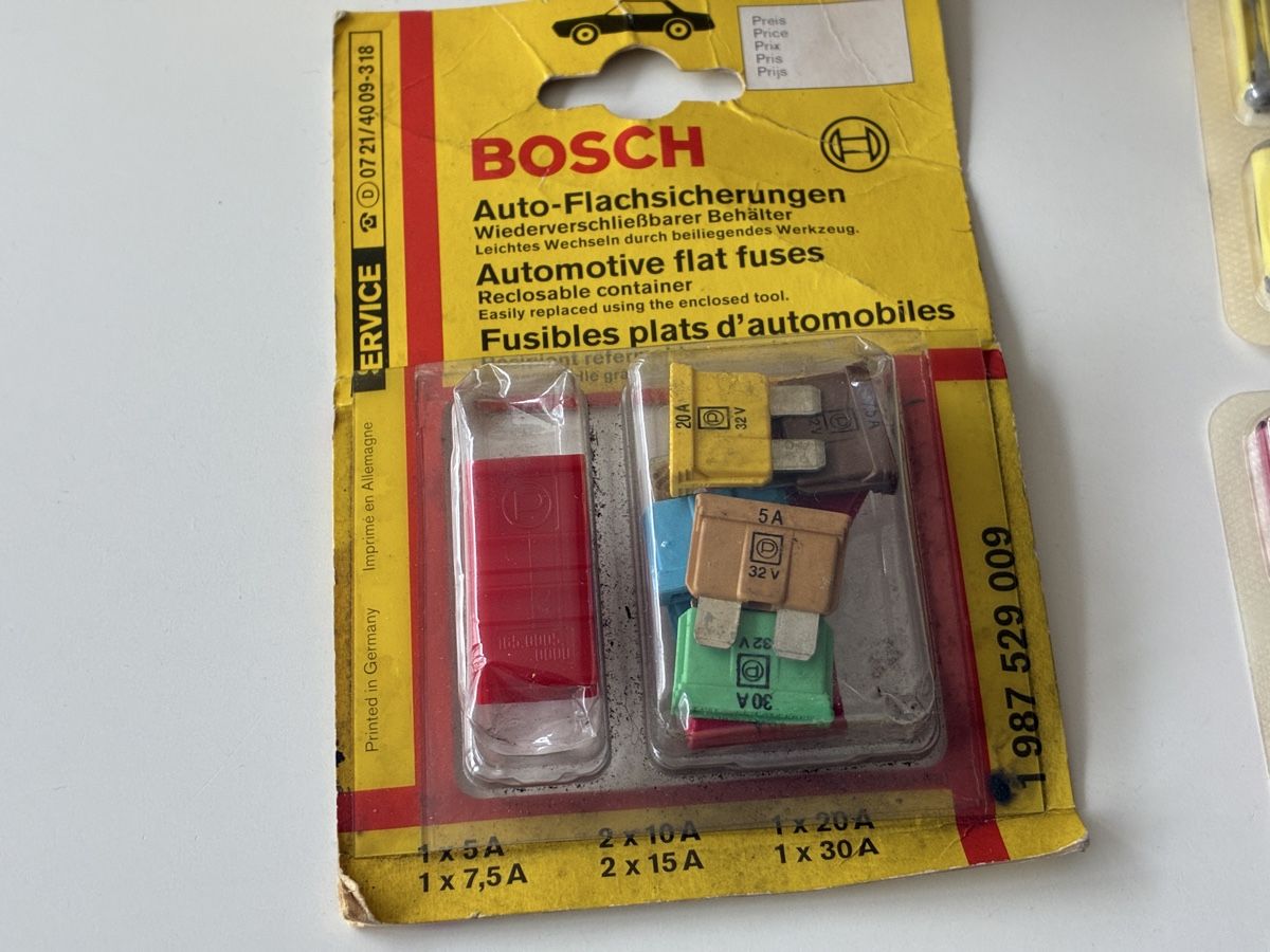 Bosch Composants électroniques: BOSCH Sicherungen Oldtimer Auto Sortiment neue Ware  – Neuf (Voir description) à Zürich par ZHCC 2