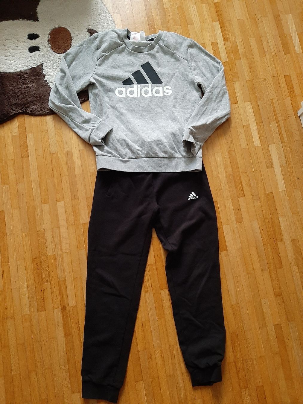Hosen: Lot  Adidas  taille 140 – Neu (gemäss Beschreibung) aus Petit-Lancy von pecaesculca