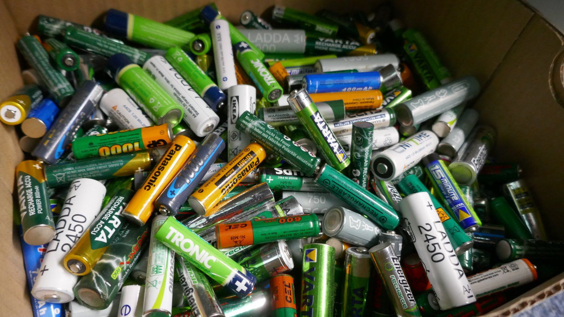 Batterie: Riesige Menge Menge Akkus: AA und AAA – Usato da Wenslingen venduto da FairlightCMI 2