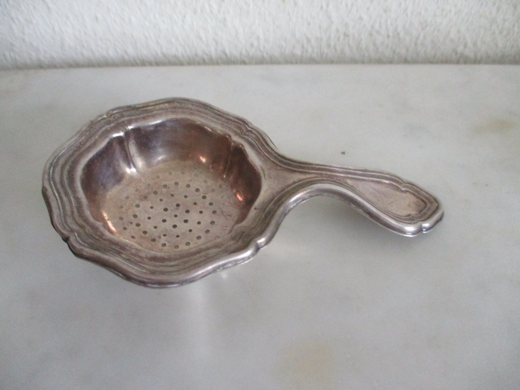 Set di piatti: Teesieb mit Schälchen versilbert Passoire à thé argenté – Usato da Marly venduto da Rolmax 1