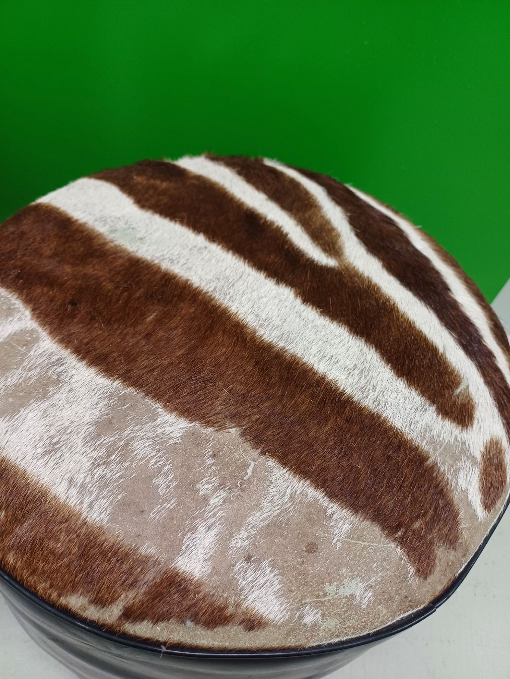 Hocker: Antike Leder Poufs/Wohnzimmerhocker – Gebraucht aus Zürich von Avocadokern 2