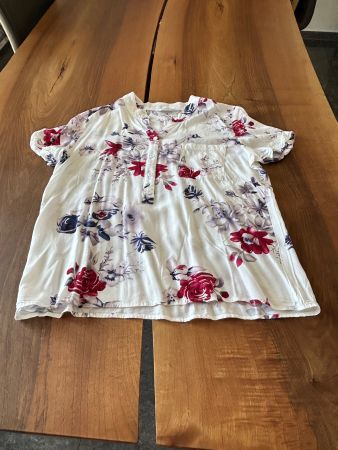 Sommerliche Bluse mit Blumenmuster Gr. 38 Top Zustand