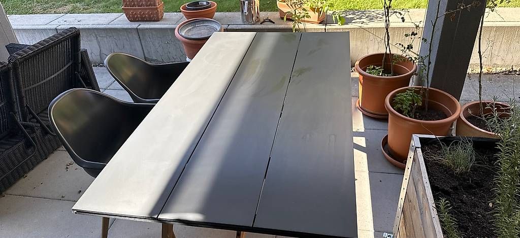 Set di tavolo e panche: Gartentisch mit zwei Stühlen – Usato da Winterthur venduto da Kaktus24 2