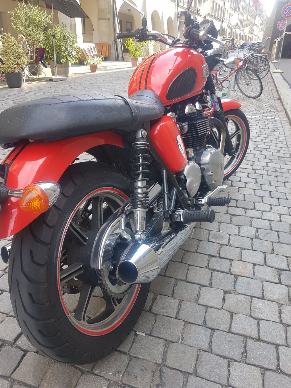 Triumph Strada: Triumph Bonneville 900 – Usato da bern venduto da Aaxe 3