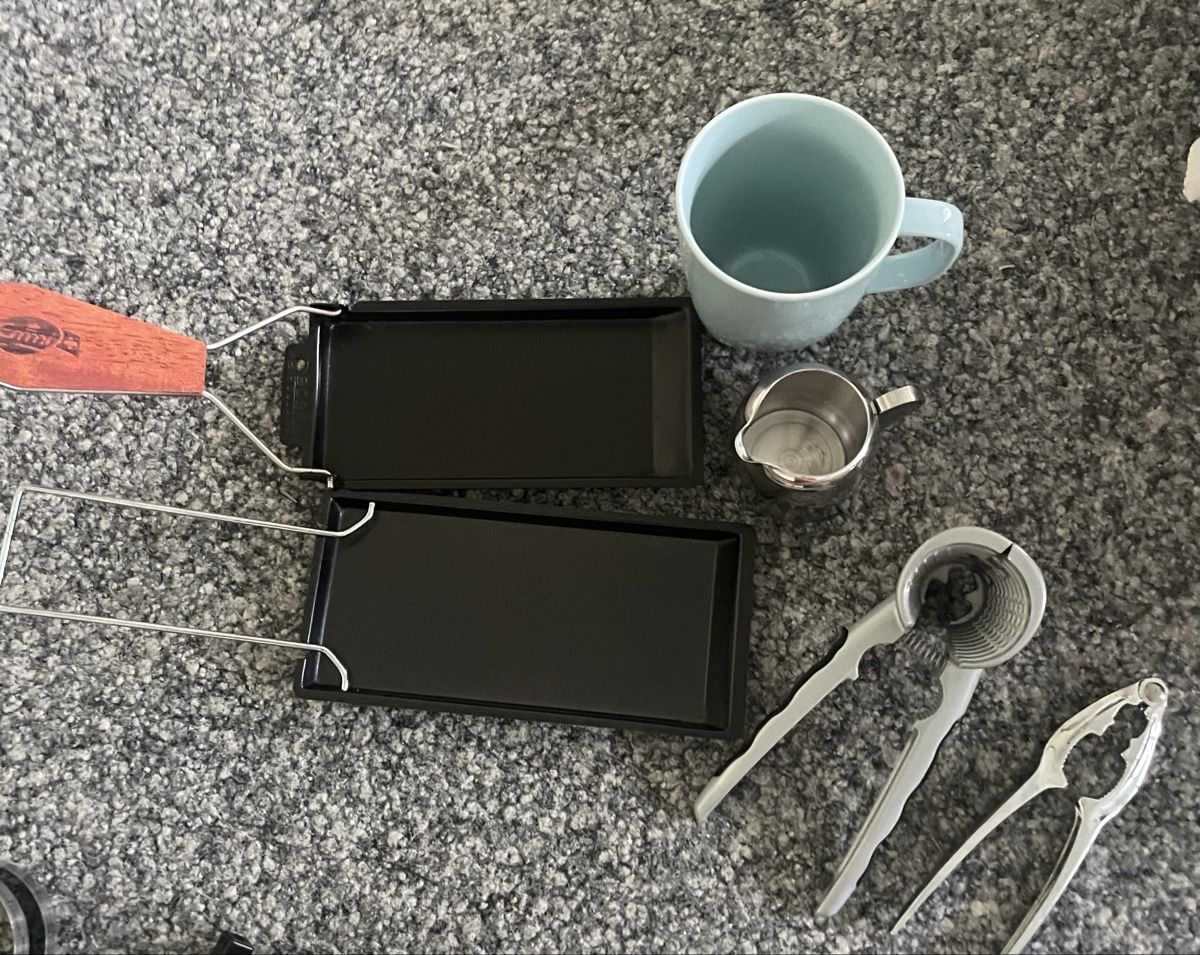Elettrodomestici da cucina:  Raclette Pfännli Becher Kännchen Nussknacker Set – Usato da Au ZH venduto da Jaggy4