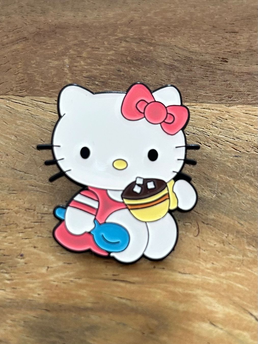 Plaquettes & Badges: Pin Hello Kitty – Neuf avec emballage d'origine à Geneve par vane267
