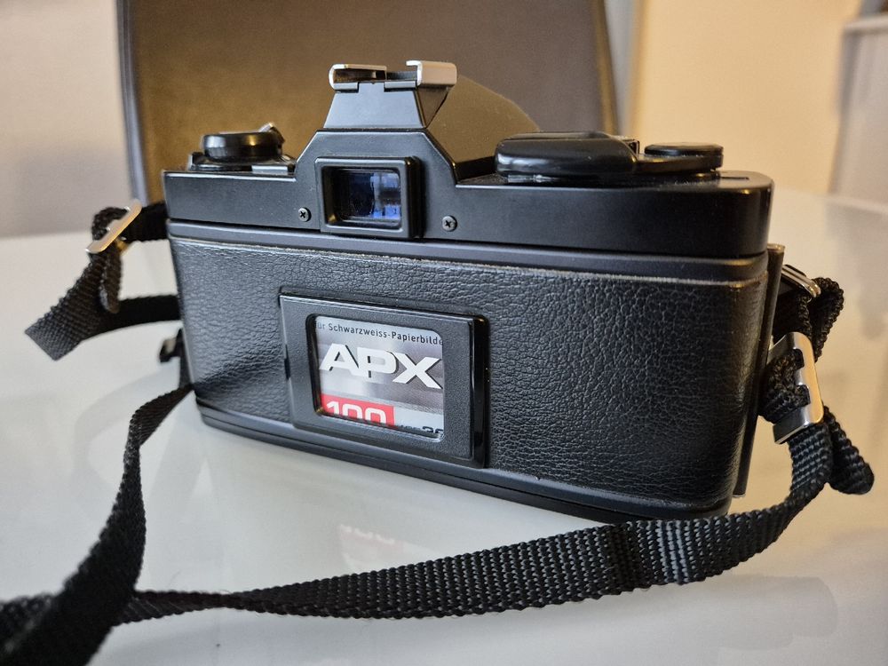 MINOLTA MD ROKKOR, objectif 50mm f1,7, avec bouchons, pare-soleil et