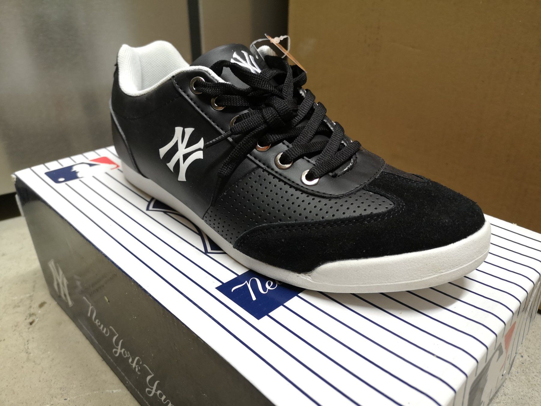 Scarpe da uomo: New York Yankees Schuhe NEU! – Nuovo e nell'imballaggio originale da Full-Reuenthal venduto da BroccoliAG