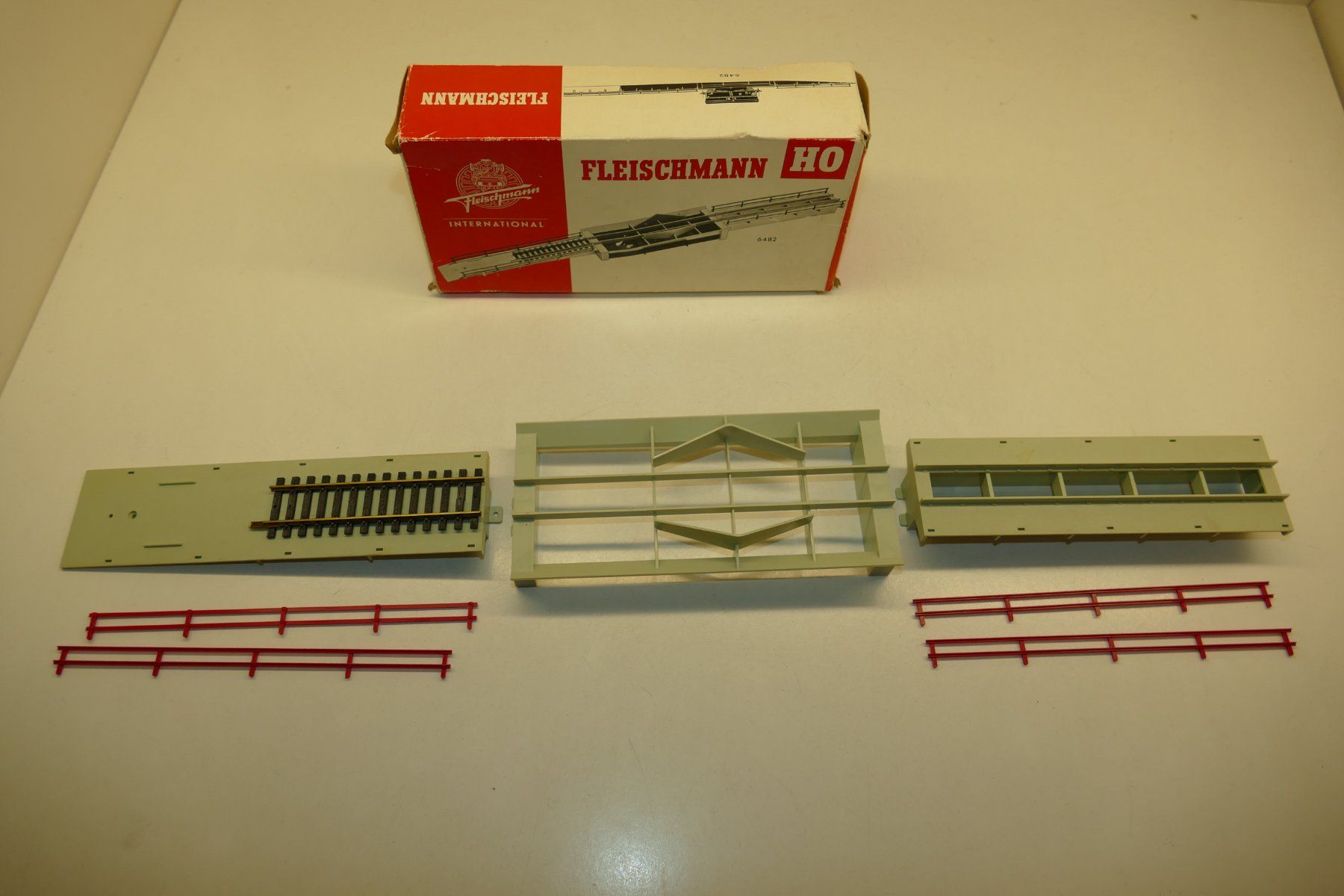 Fleischmann Trains électriques: Fleischmann H0: Entladebühne – Neuf (Voir description) à Niederhasli par rail-duerst 1