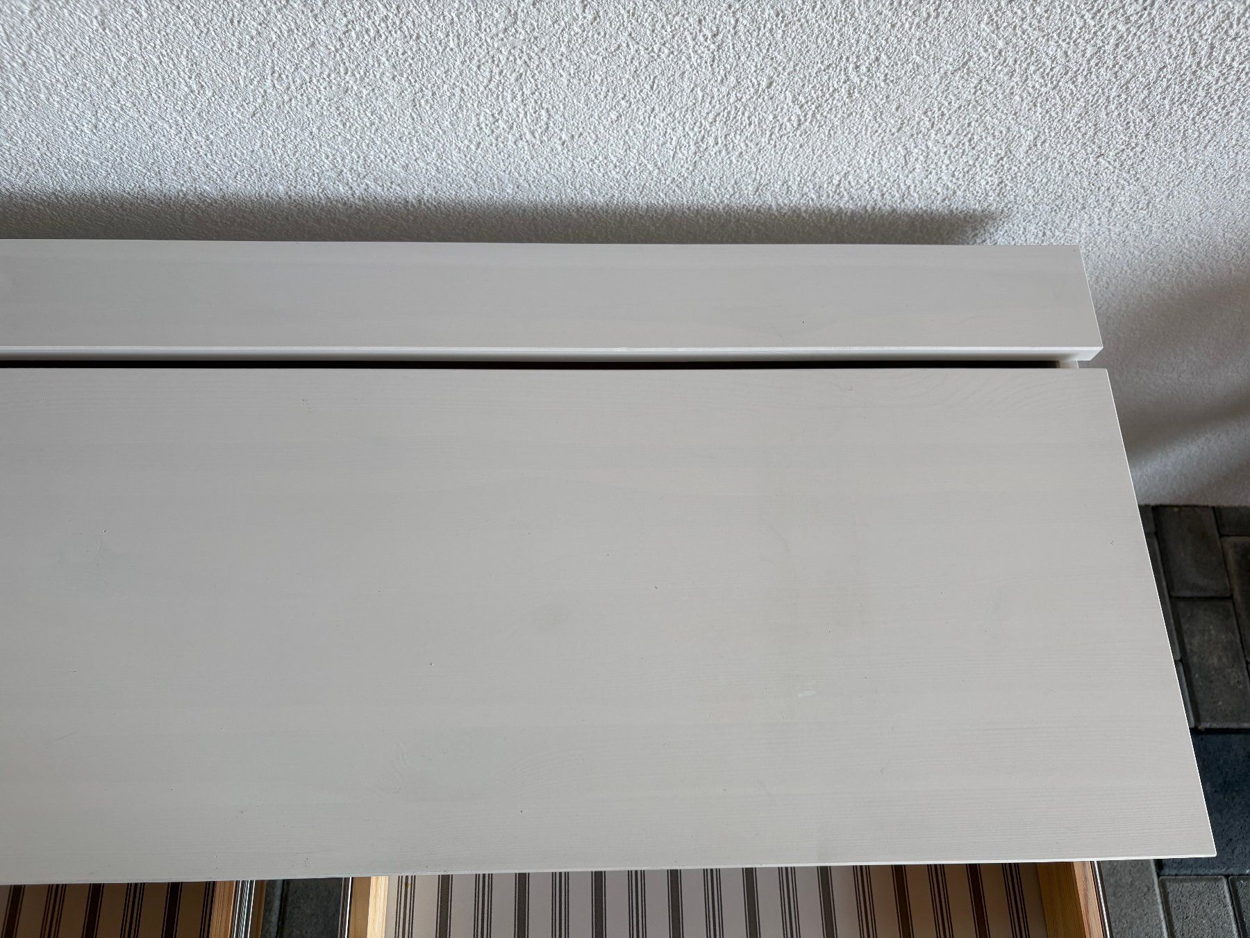 Ikea Scrivanie: Bureau blanc avec tiroirs et passe-cable – Usato da Riaz venduto da fredoscar79 3