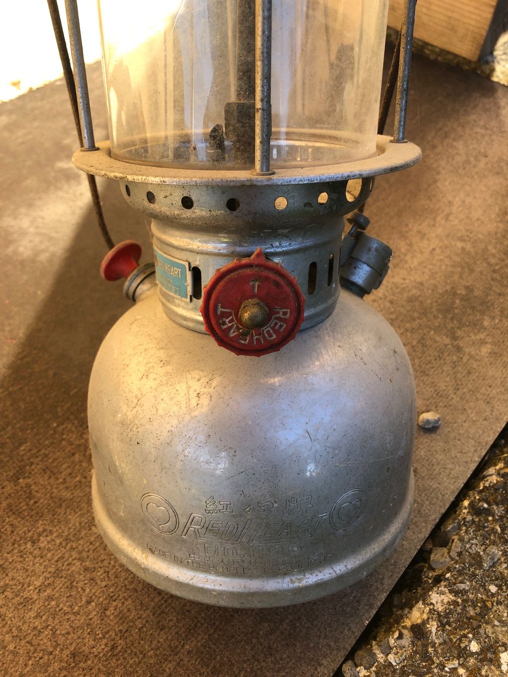 Lampade: Deux antique lampes à pétrole – Usato da Chénens venduto da Touta1franc 3