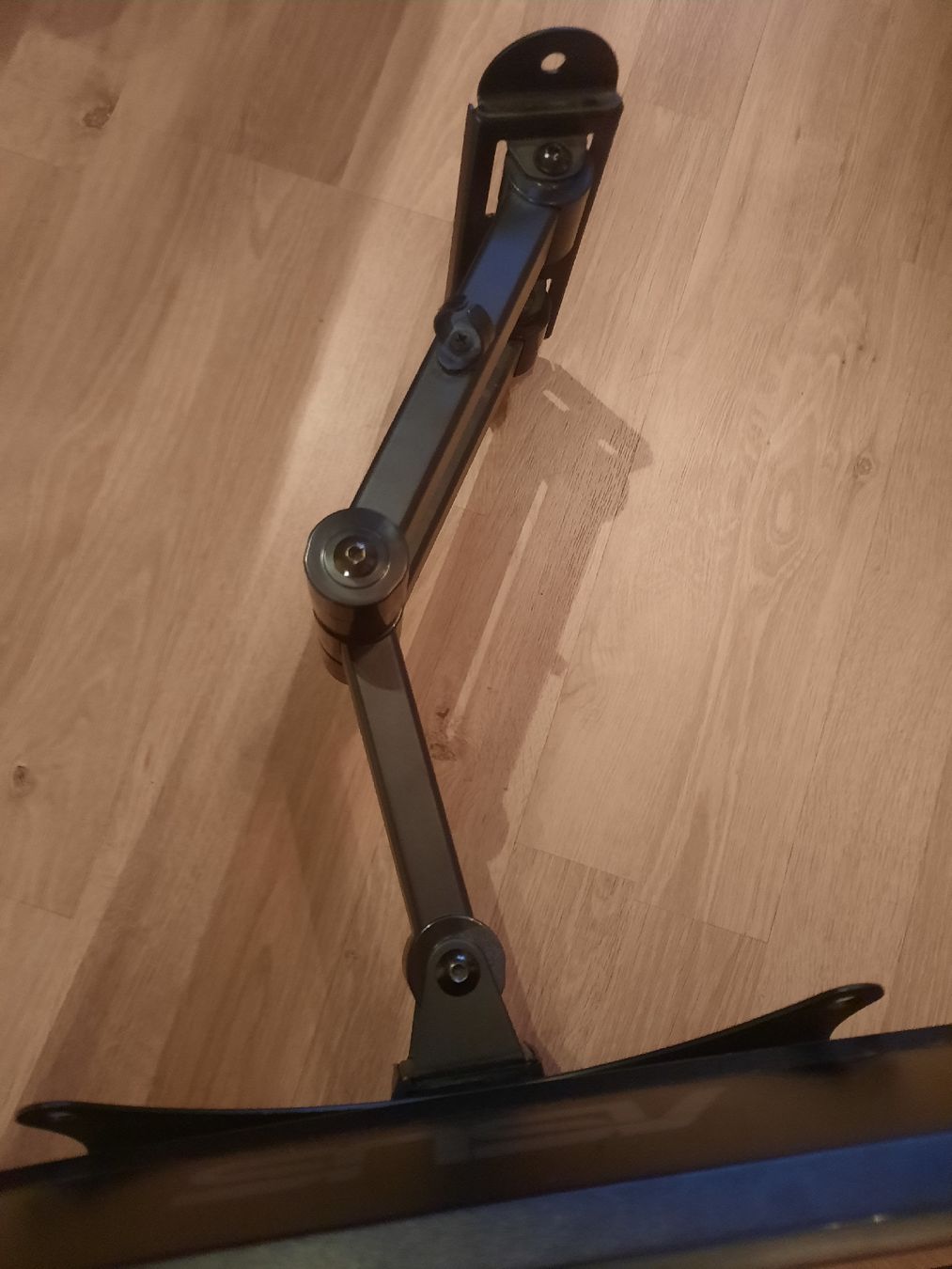 Asus Televisori: Écran ASUS avec support mural et bras articulé, comme neuf – Nuovo (secondo la descrizione) da Châtonnaye venduto da lem_x9zx 9
