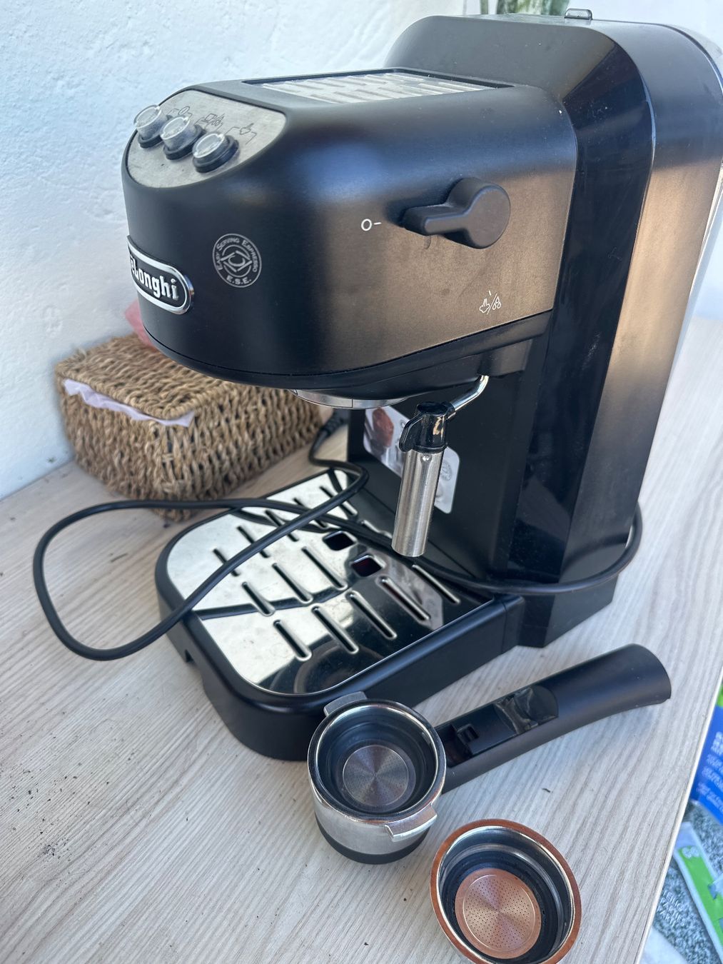 De'Longhi Macchine per caffè & Macchine per espresso: DeLonghi Espresso Machine black used condition – Usato da Wil SG venduto da Tania_schwarzen94 2