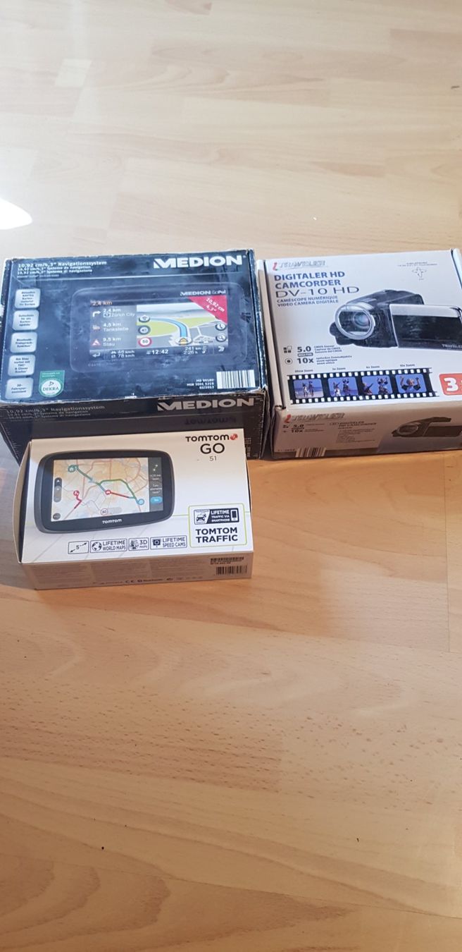 Navigatori: Medion & TomTom Navigationsgeräteset & Camcorder – Usato da Zürich venduto da tor_p678