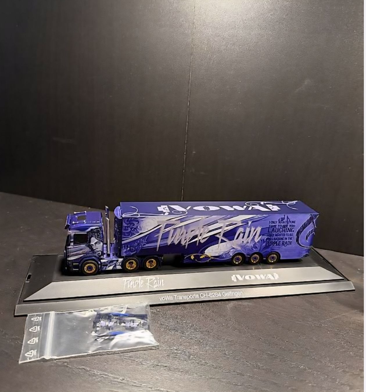 Herpa Modellini d'auto: Herpa Vowa Purple Rain – Nuovo e nell'imballaggio originale da Muri AG venduto da Scooby-Doo1 1
