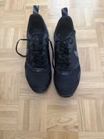 Schwarze Nike Schuhe Grösse 46