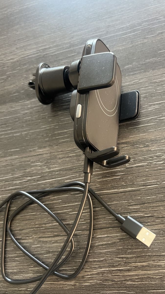 Halterungen: Handyhalterung mit Ladefunktion  🚗💨 – Gebraucht aus Rothrist von Digibobi 1