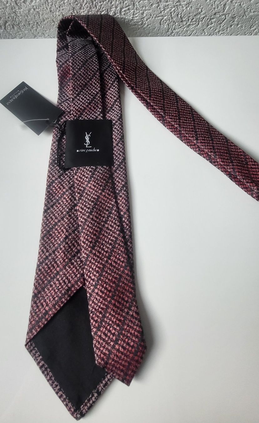 Saint Laurent Cravatte: Cravatta in seta Yves Saint Laurent nuova – Nuovo (secondo la descrizione) da Giubiasco venduto da fas_b82x 1